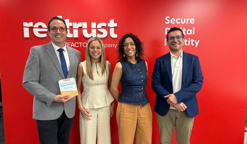 La empresa Digital Hand Made recibe el premio al Partner del año 2025 de manos de su fabricante RedTrust