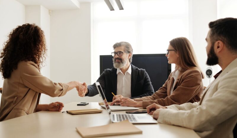 Dirección de equipos humanos e inteligencia artificial