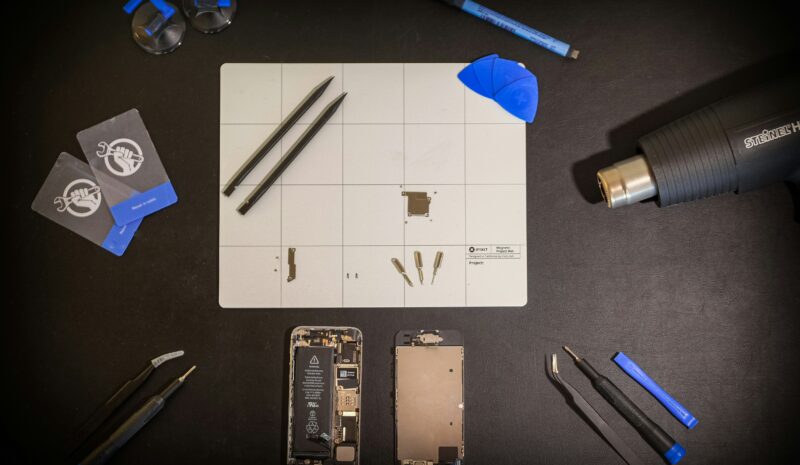 Bruselas obliga a que móviles y tablets tengan baterías más duraderas y reparables desde 2026