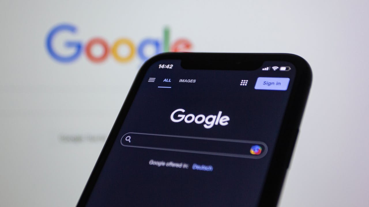 teléfono-móvil-con-google-uno-de-los-mejores-almacenamientos-en-la-nube
